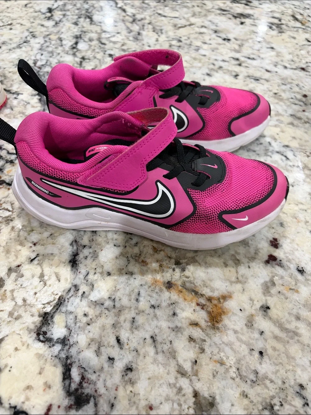Nike Sz2 Cosmic Runner Kids Pink and Black Athletic Sneakers